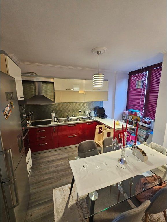 Prane Liqenit artificial i Tiranes- Apartament Modern 2+1+2 me Qira