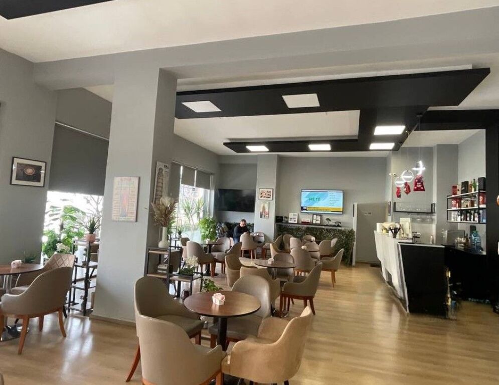 NJËSI TREGTARE PËR SHITJE PRANË KOPSHIT BOTANIK!