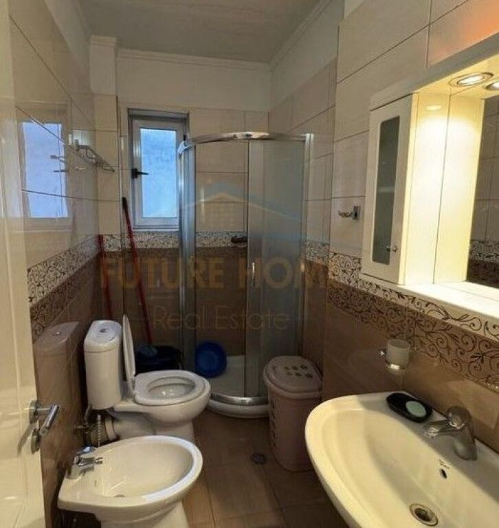 Shitet, Duplex 2+1+2, Rruga e Dibres, Tiranë.