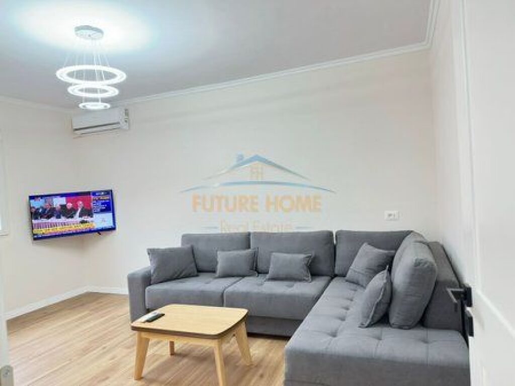 Shitet apartament 1+1, Shkolla Bajram Curri, Tirane
