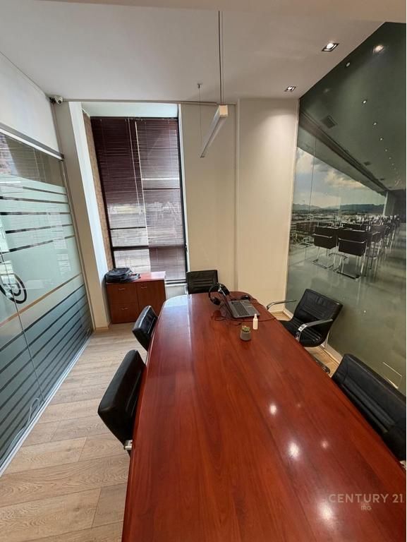 JEPET ZYRE ME QIRA TEK NOBISI