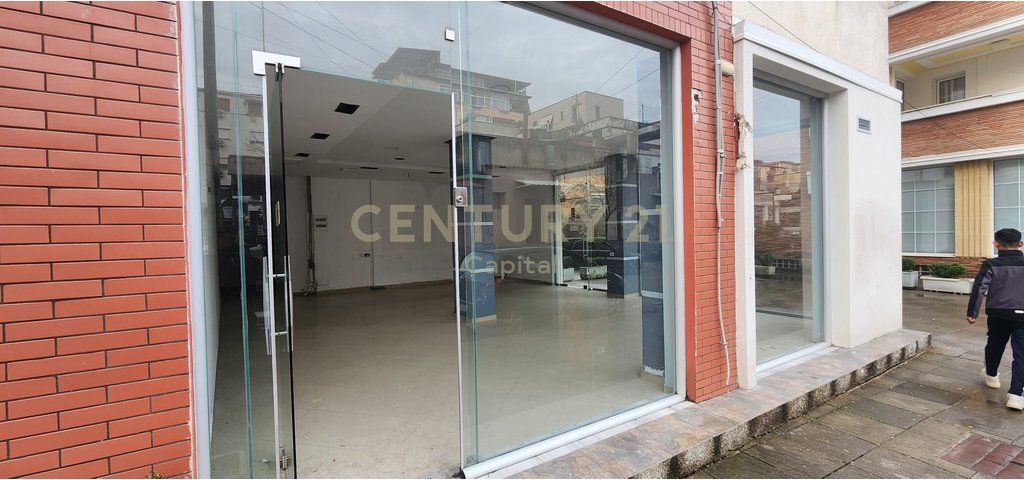 COMMERCIAL SPACE FOR RENT NEAR THE CHIMNEY