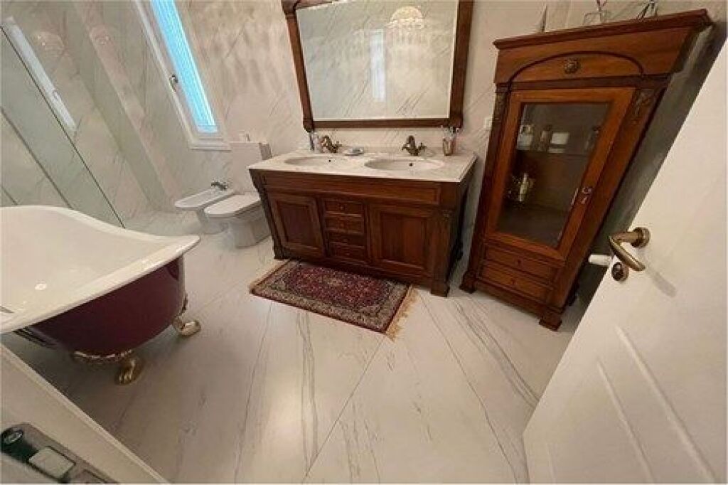 Vile individuale me oborr privat dhe pishine per qira ne perferi te Tiranes , fshati Damjan.