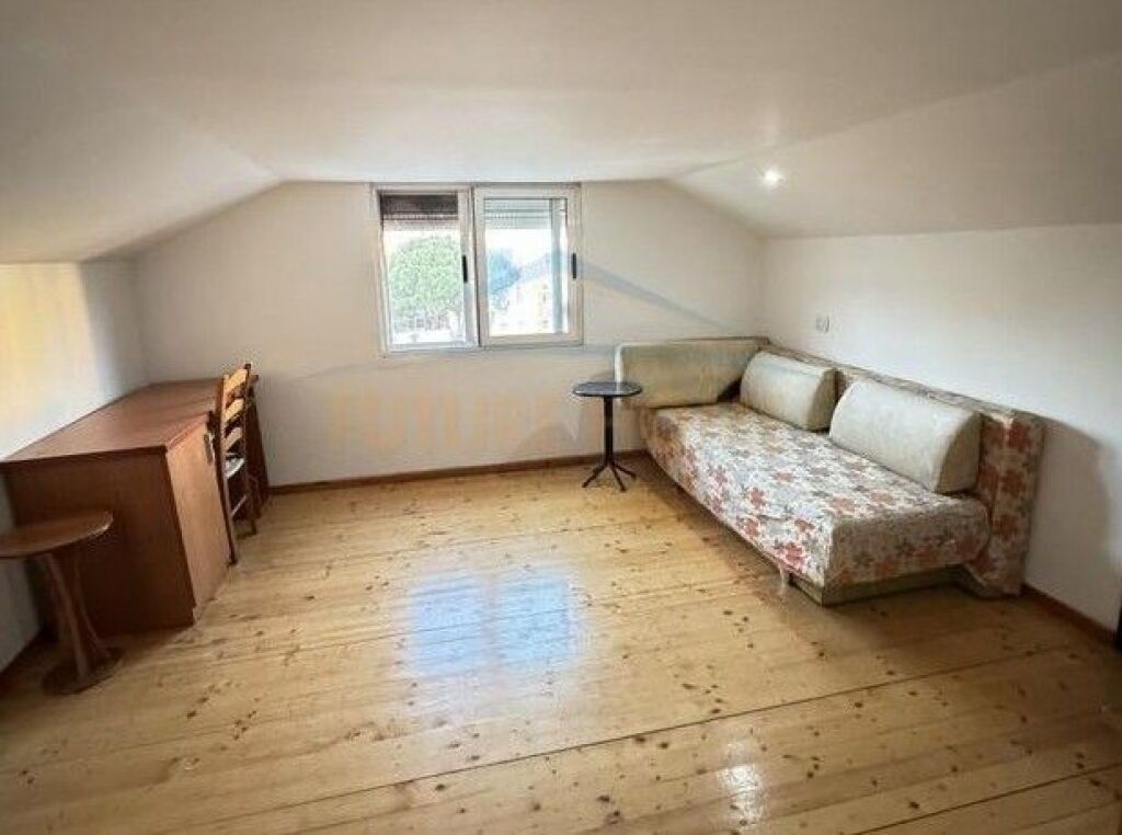 Shitet, Duplex 2+1+2, Rruga e Dibres, Tiranë.