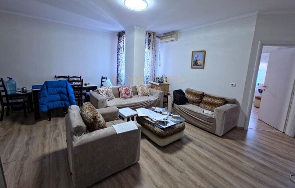 Apartament 2+1 per qeran ne zonen e Porcelanit (pas uet)
