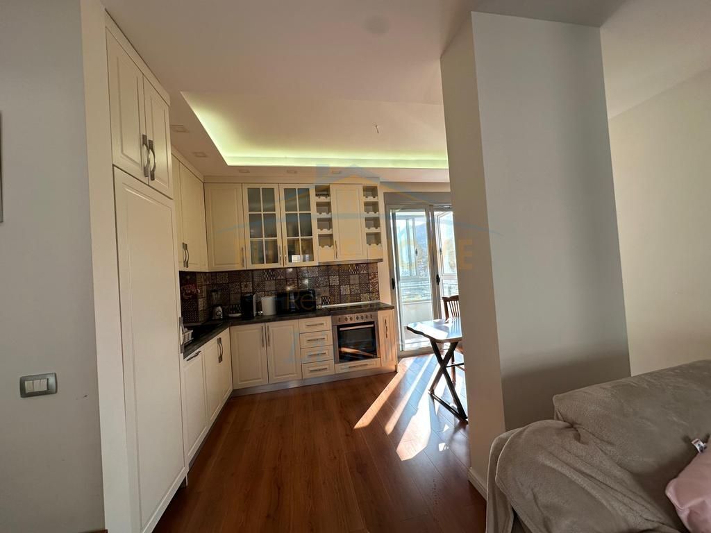 Qera, Apartament 2+1, Liqeni Thate, Tiranë.