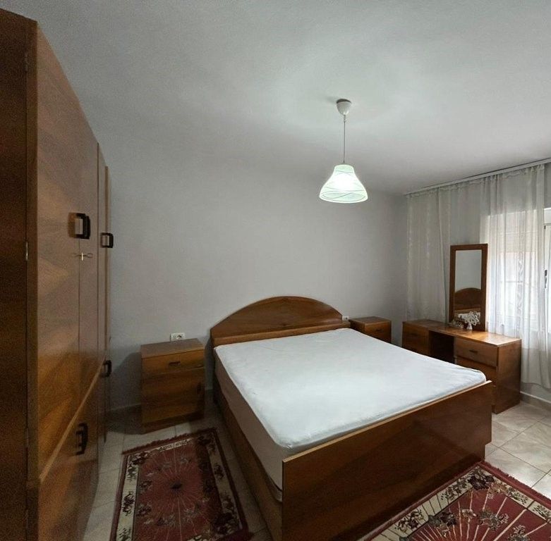 JEPET ME QERA APARTAMENT 1+1 TEK XHAMIA PRANE URES SE TABAKËVE