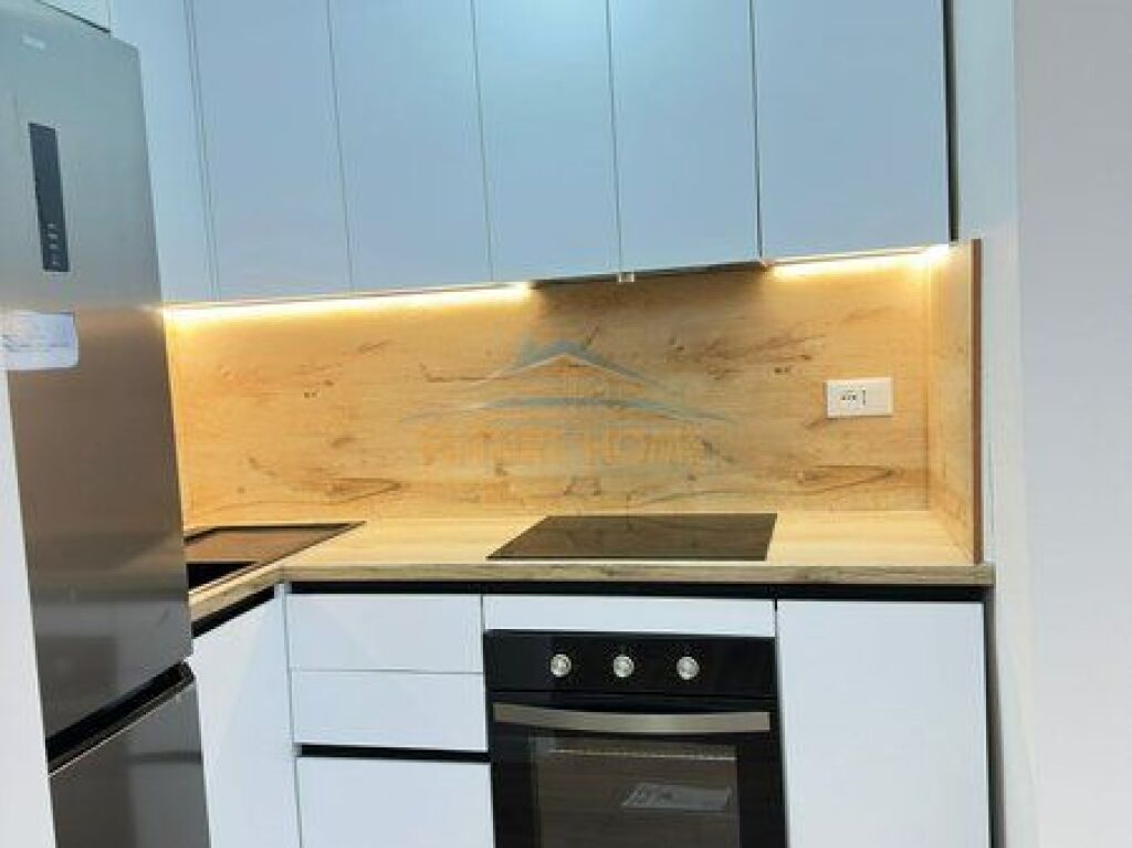 Shitet apartament 1+1, Shkolla Bajram Curri, Tirane