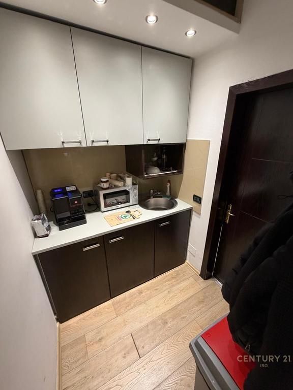 JEPET ZYRE ME QIRA TEK NOBISI