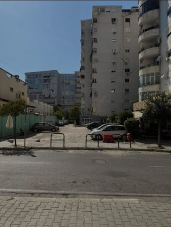 APARTAMENT 2+1 PER SHITJE TE KOMUNA E PARISIT (LULISHTJA)