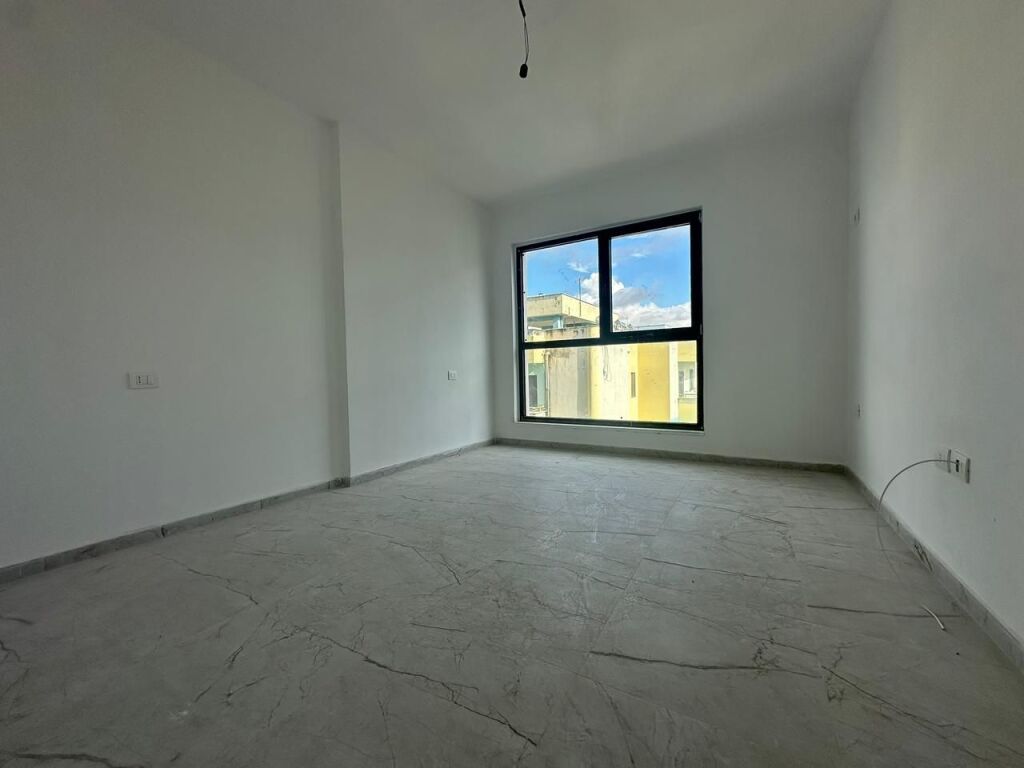 Shitet apartament 2+1 tek Liburna , Mali i Robit