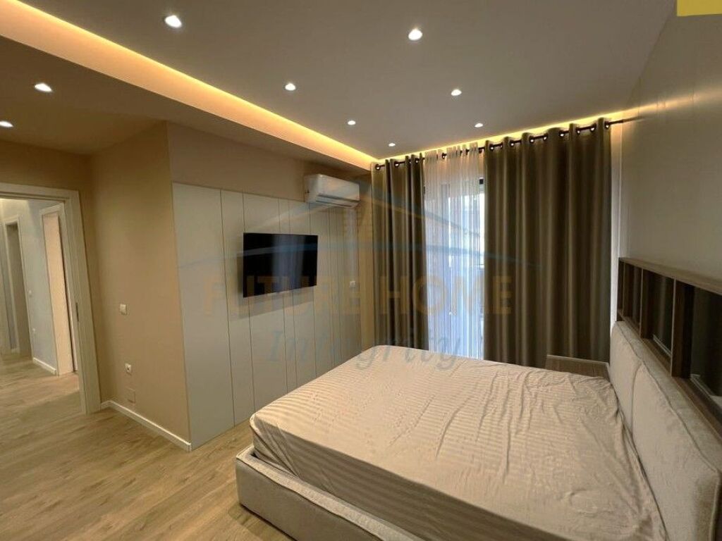 Shitet, Apartament 2+1+2+Post Parkimi, Rruga e Durrësit, Tiranë.