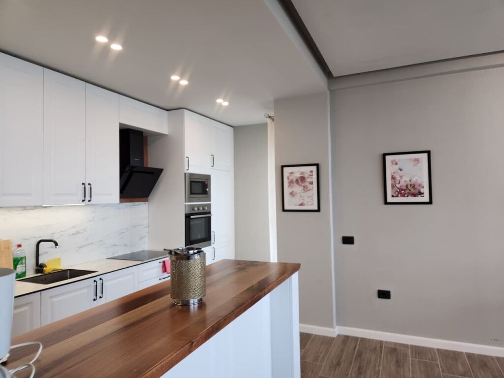 Apartament luksoz për shitje në Lungomare