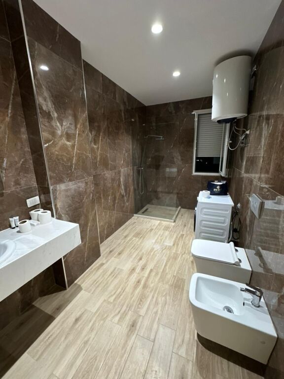 Jepet me qera super apartament 1+1 me Verande ne Kamez/500 euro