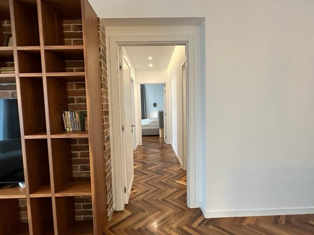 Qera,Apartament 2+1+2+Post Parkimi, Ambasador 3, Rruga e Elbasanit.