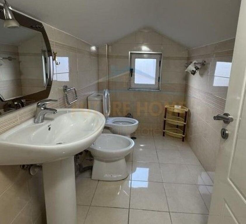 Shitet, Duplex 2+1+2, Rruga e Dibres, Tiranë.