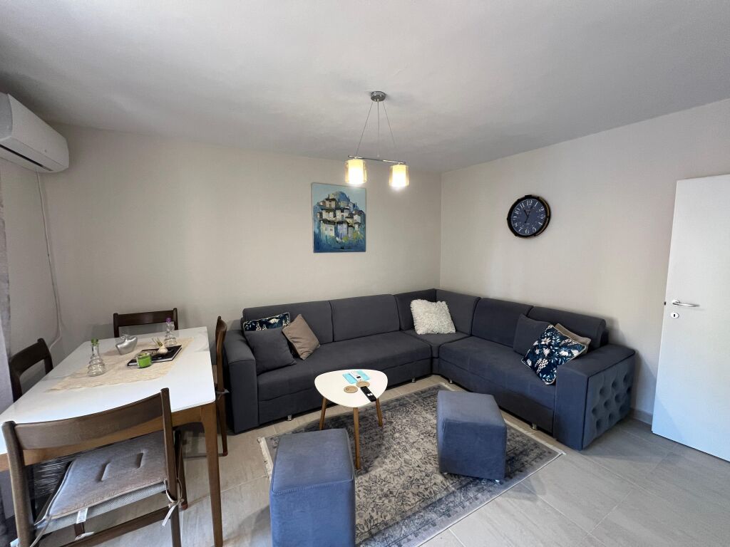 Jepet me qira Apartament 2+1, Rruga “Fortuzi”, Tiranë