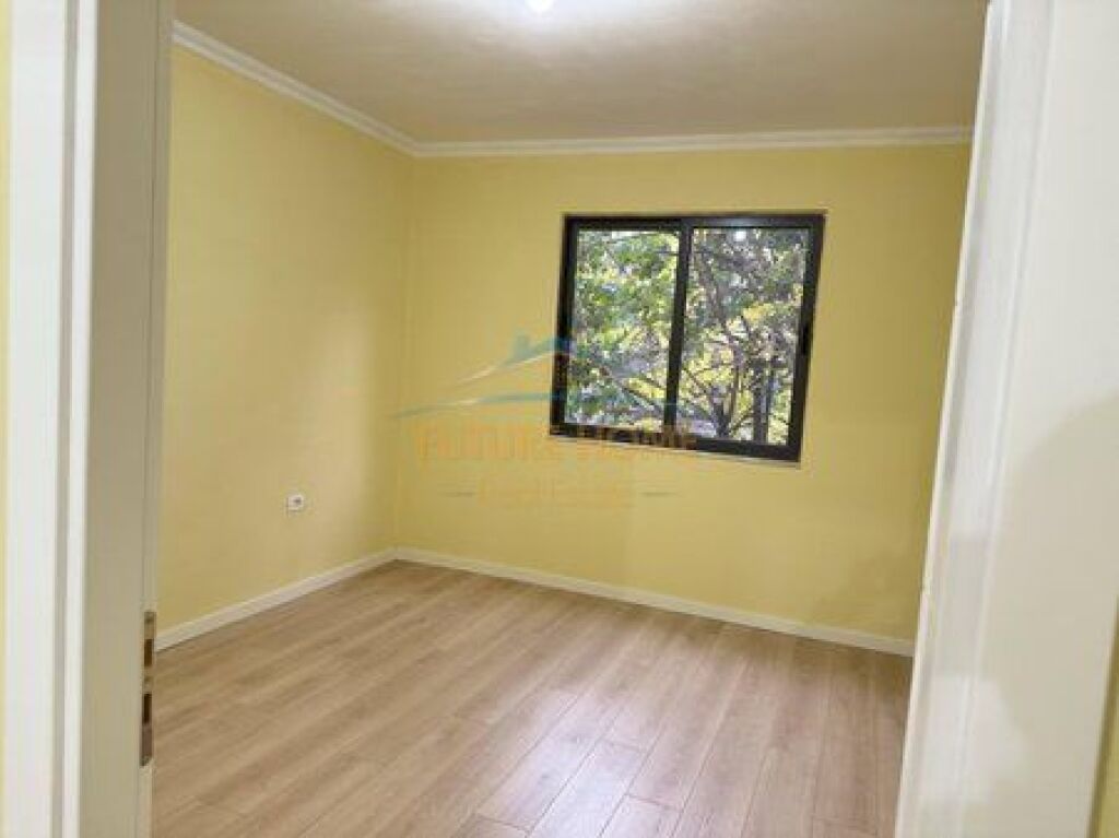 Shitet apartament 1+1 ,Shkolla Bajram Curri, Tirane