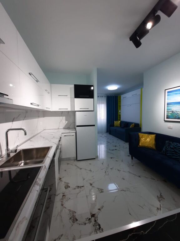 Monolocale arredato, 43 m2, Don Bosko di fronte alla chiesa, 450 mila lek