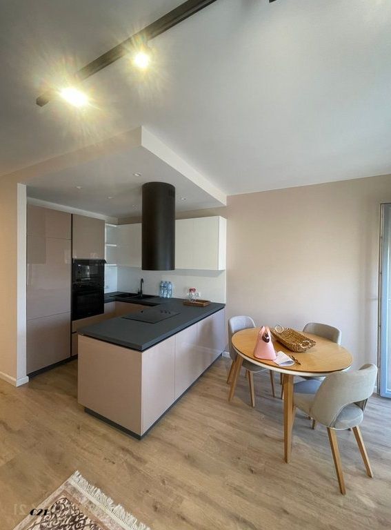 1+1 KATI 7 70M2 MATERNITETI I RI