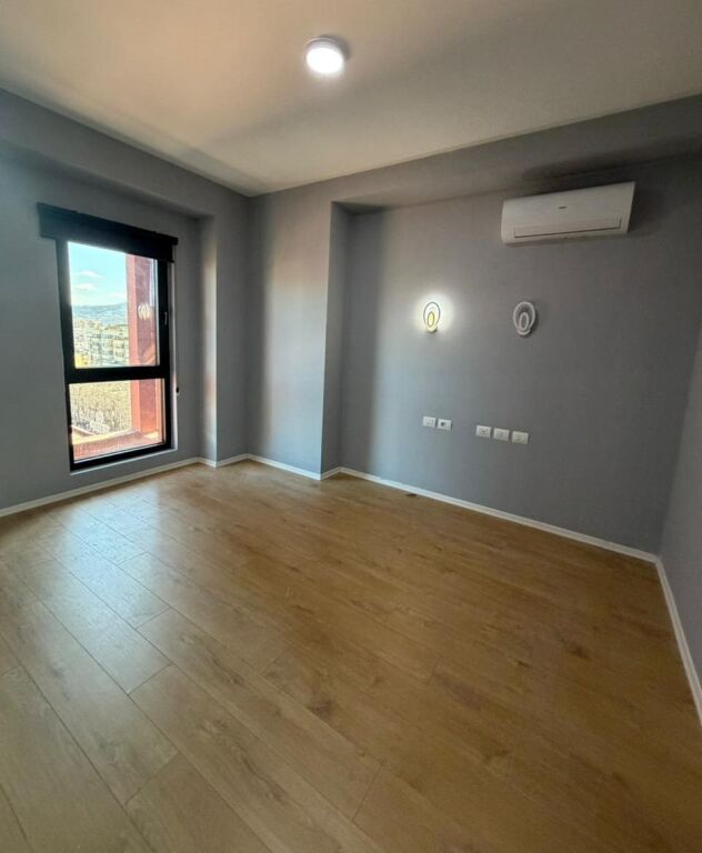  Ambient Biznesi (Zyrë) 2+1+2 për Qira – Garden Building Rruga e Kavajes