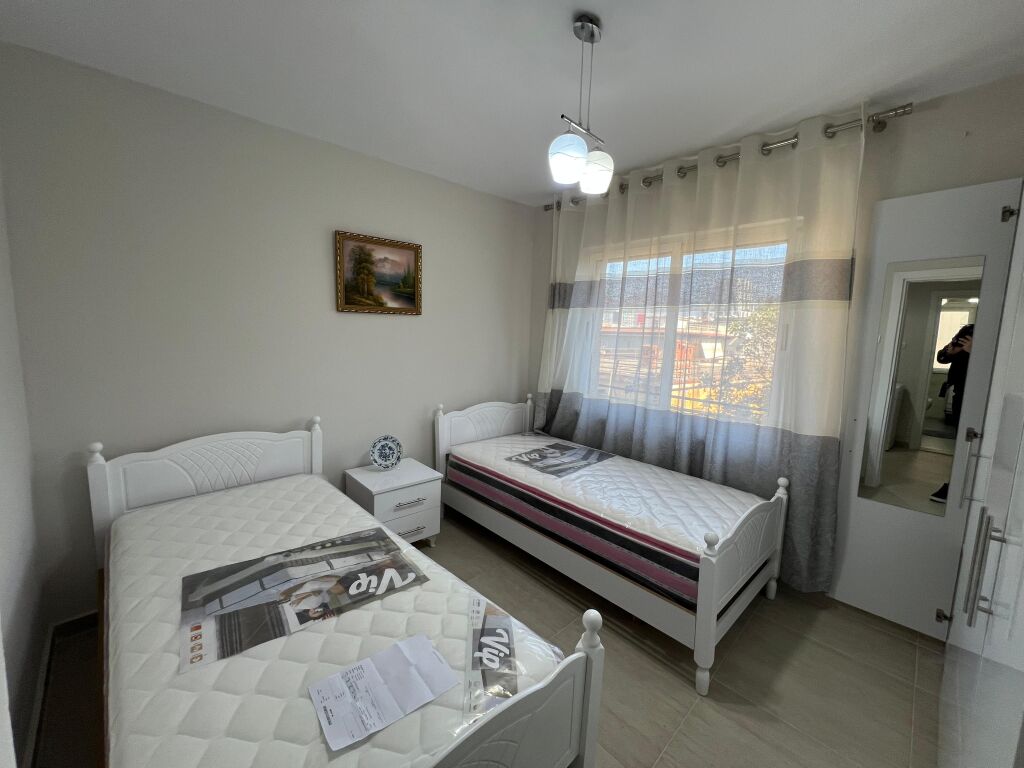 Jepet me qira Apartament 2+1, Rruga “Fortuzi”, Tiranë