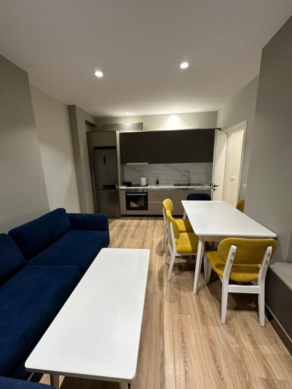 Jepet me qera super apartament 1+1 me Verande ne Kamez/500 euro