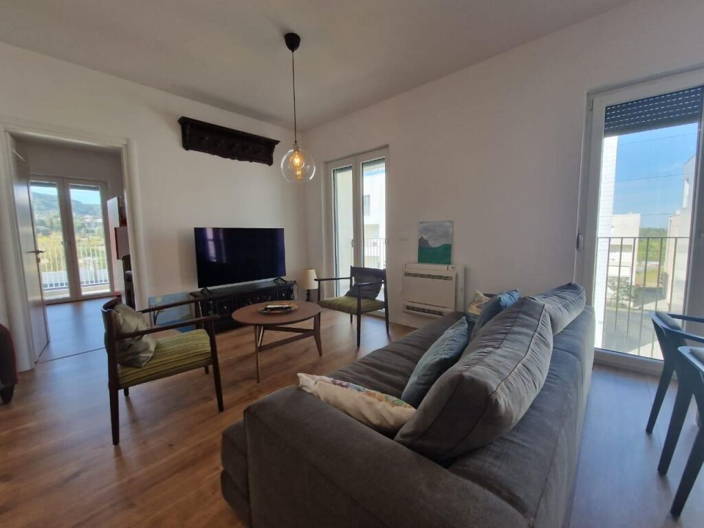 APARTAMENT 2+1 PER QERA TEK LIQENI THATE