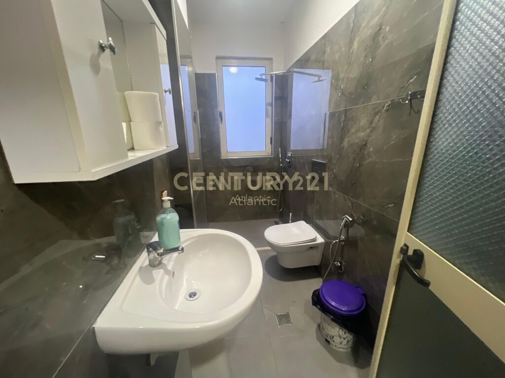 HOTEL ME QIRA TEK SHKEMBI I KAVAJES