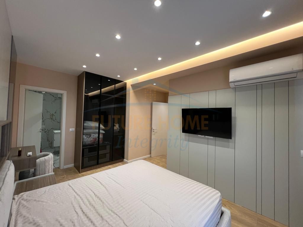 Shitet apartament 2+1+2+post parkimi Rruga e Durresit