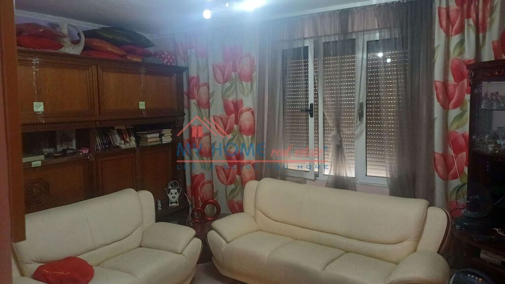 Apartament 1+1 Me Qera Tek Mozaiku Tirane