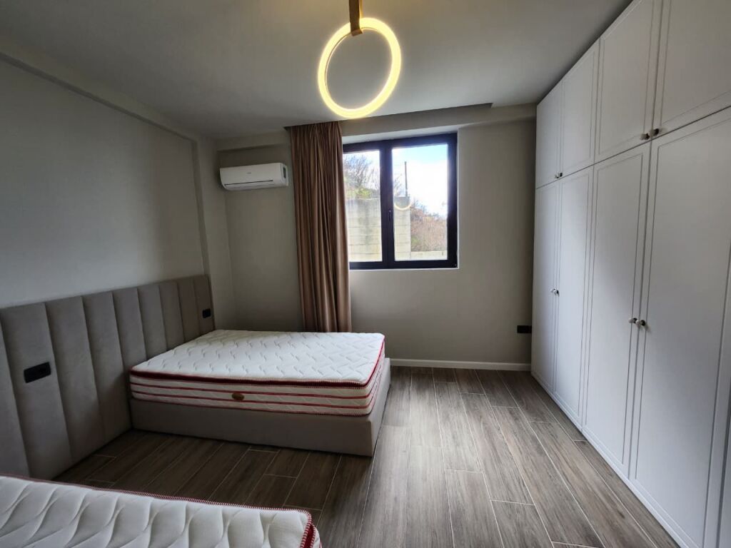 Apartament luksoz për shitje në Lungomare