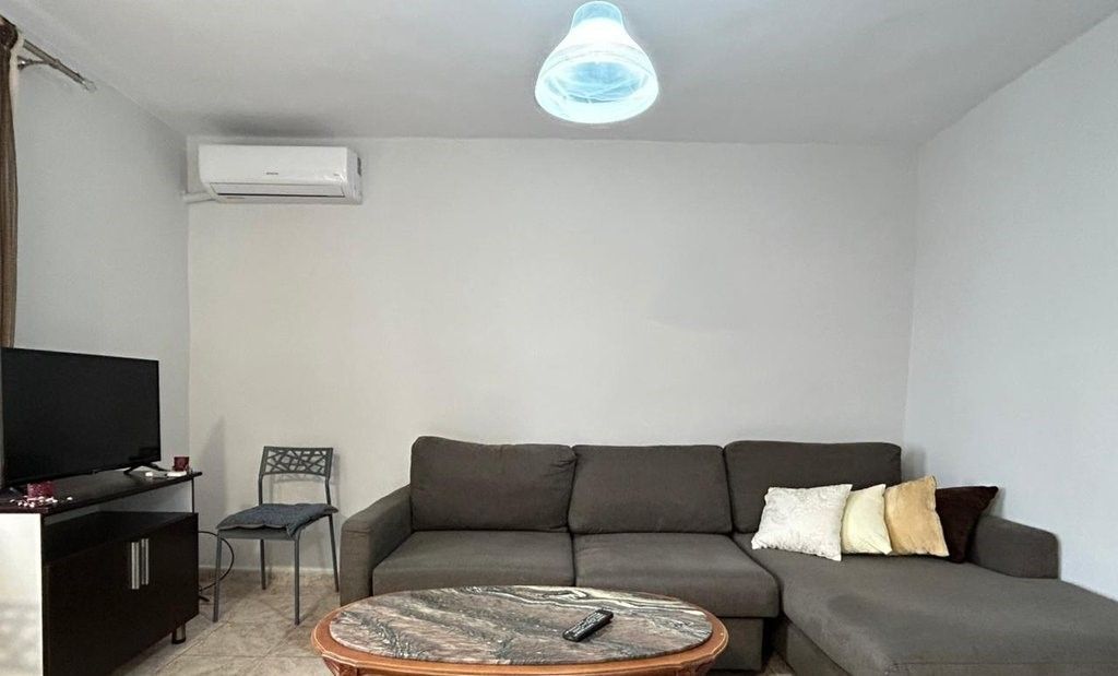 JEPET ME QERA APARTAMENT 1+1 TEK XHAMIA PRANE URES SE TABAKËVE