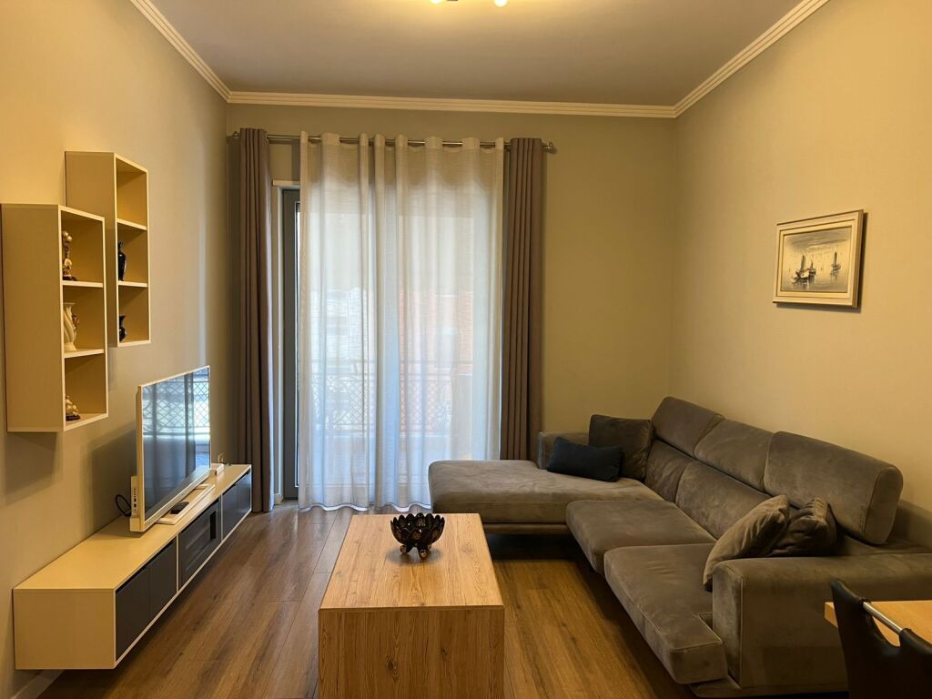 * 1+1 per qira tek *Kompleksi Delijorgji*