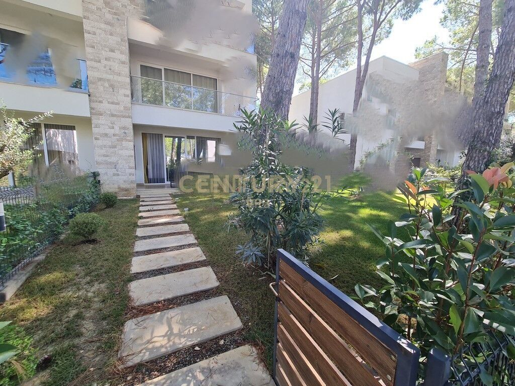 VENDESI APPARTAMENTO 2+1 CON CORTILE NEL RESIDENCE SAN PIETRO! 390.000 €