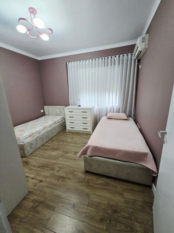 In affitto 3+2 arredato a Pavarotti lago 1400 eu + parcheggio