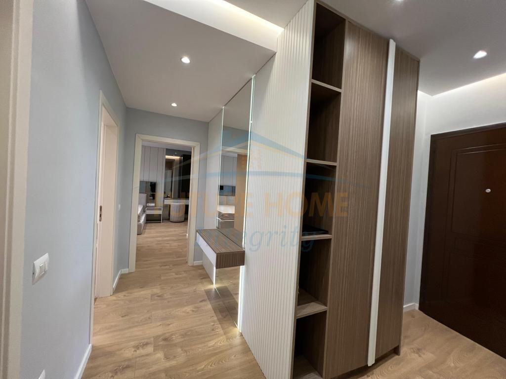 Shitet, Apartament 2+1+2+Post Parkimi, Rruga e Durrësit, Tiranë.