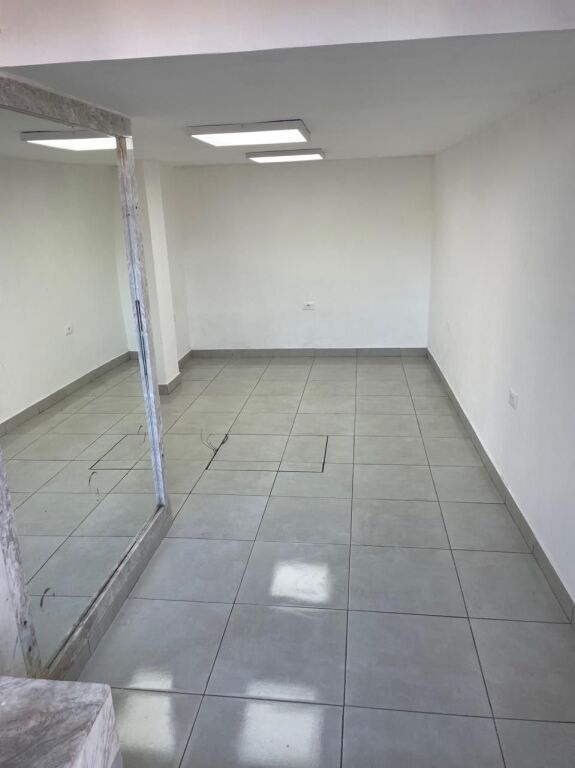 BUSINESS PREMISES FOR RENT 90 M2 SELVIA 70,000 LEKE