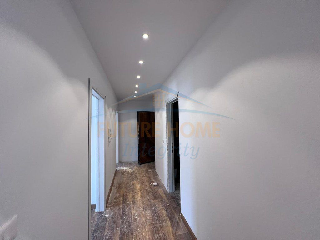 Shitet, Apartament 2+1, Porcelan, Tiranë.