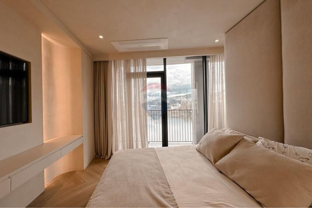 Luxury Apartment for Sale with Lake View!