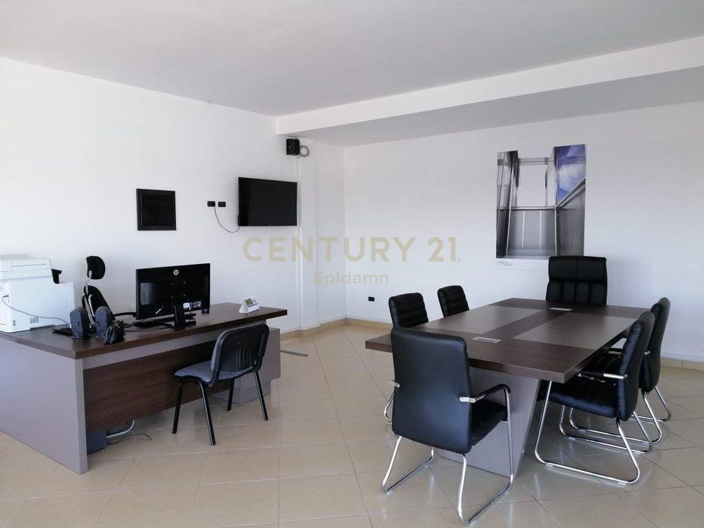 JEPET OBJEKT  + LOKAL ME QERA NE SHKOZET ! 2,300 € /Muaj