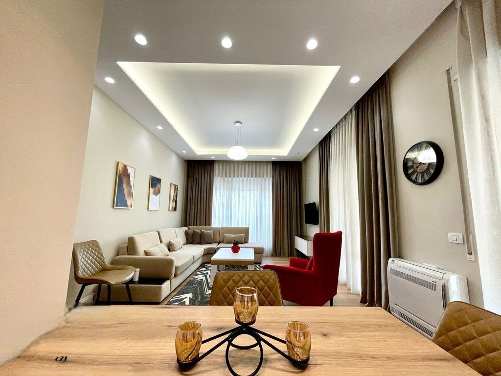 2 hyrje 1+1 TE KOMPLEKSI DELIJORGJI!