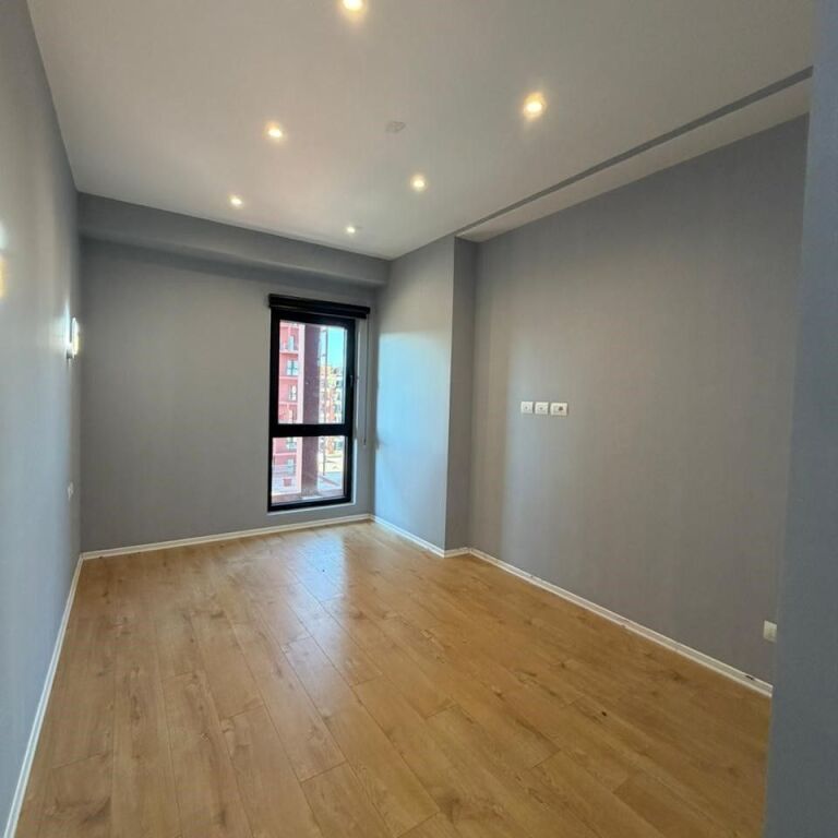 🏢 Ambient Biznesi / Zyrë me Qira – Garden Building ✨