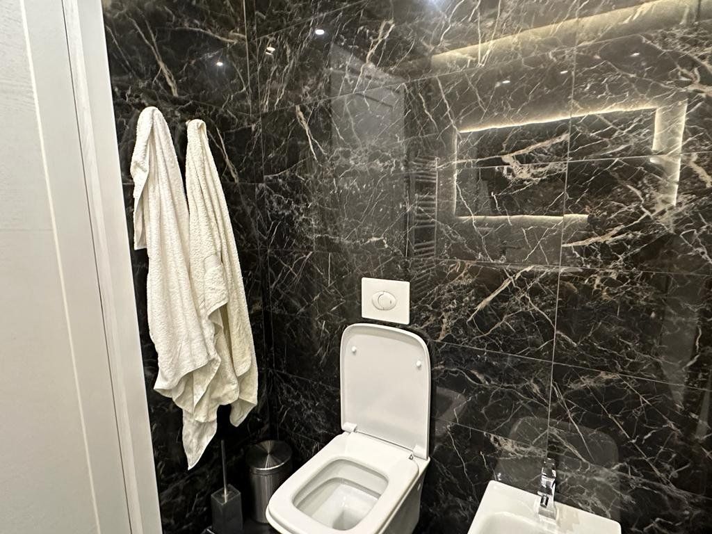 Qera,Apartament 2+1+2+Post Parkimi, Ambasador 3, Rruga e Elbasanit.