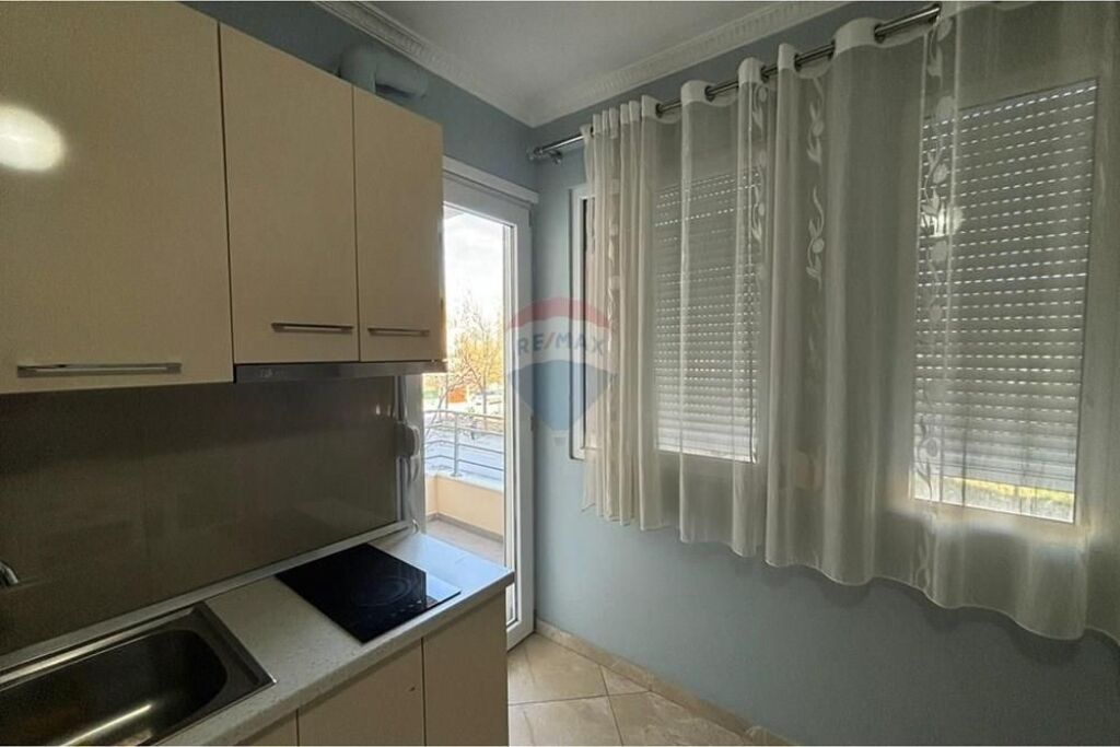 Apartament me Dy Garsoniere – Për Qira Vjetore | Rruga Sazani, Vlorë