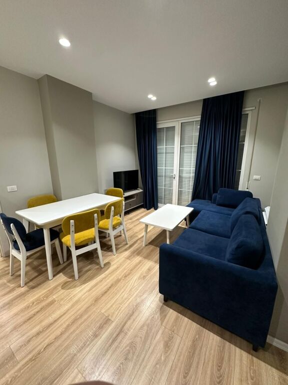 Jepet me qera super apartament 1+1 me Verande ne Kamez/500 euro