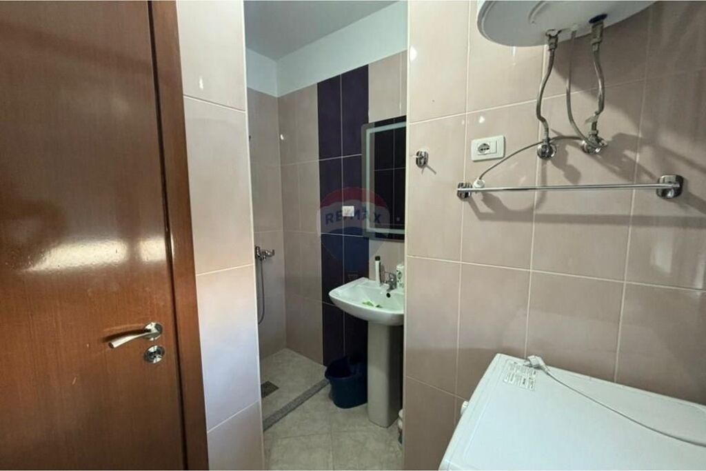 Apartament me Dy Garsoniere – Për Qira Vjetore | Rruga Sazani, Vlorë