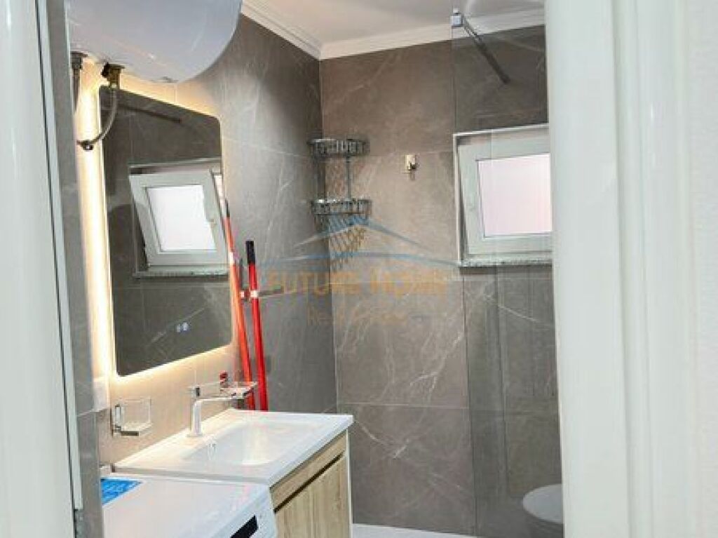 Shitet apartament 1+1, Shkolla Bajram Curri, Tirane