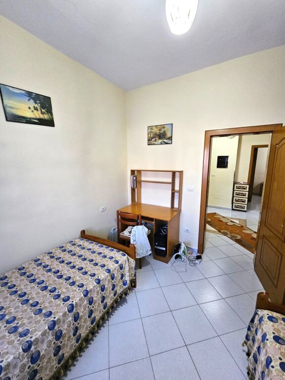 Fier, shitet apartament 2+1+Ballkon Kati 1, 91 m² lagja 8 Shkurti