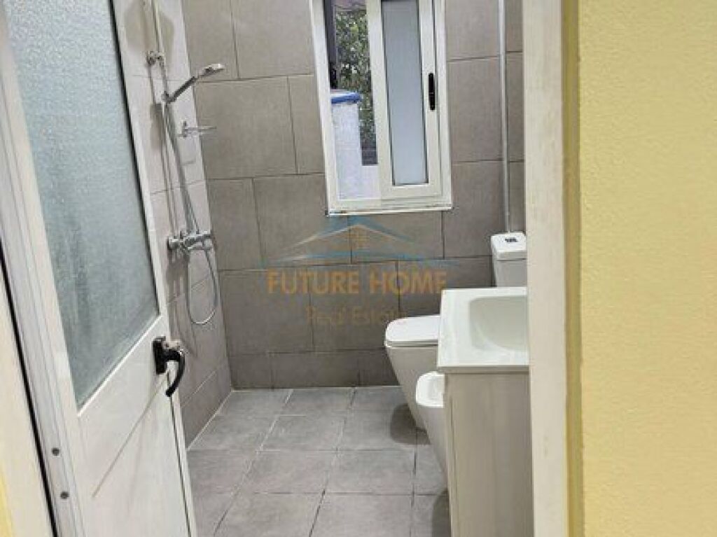 Shitet apartament 1+1 ,Shkolla Bajram Curri, Tirane